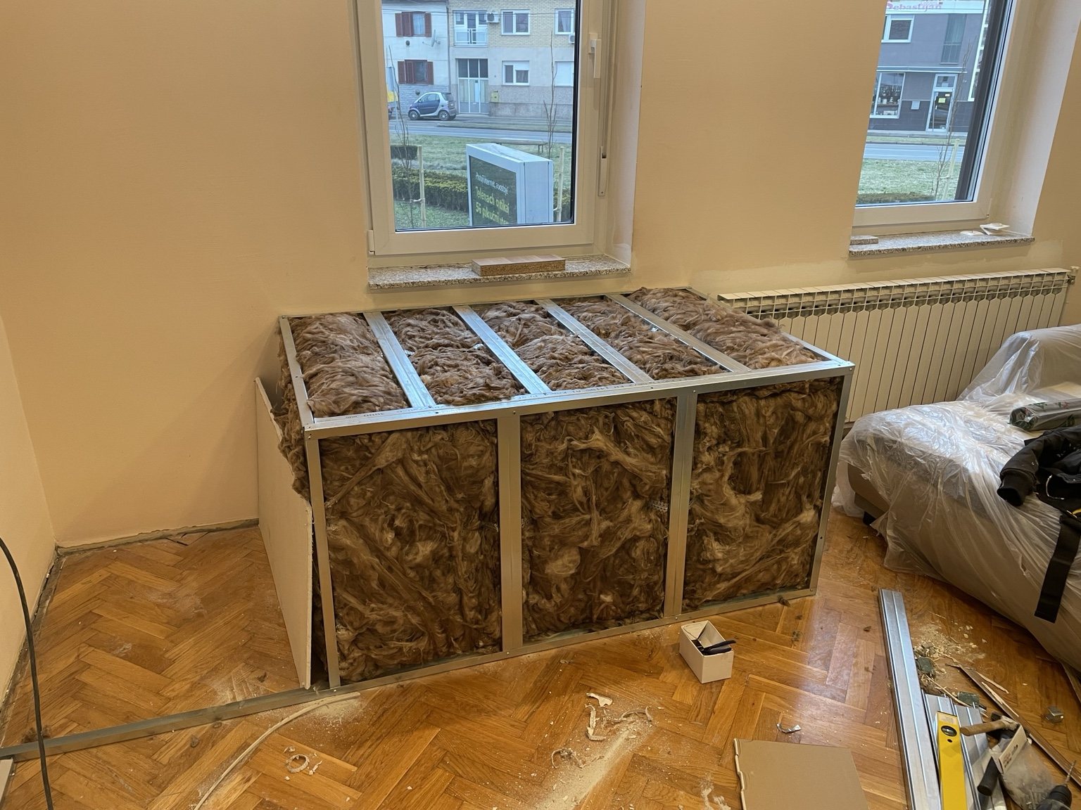 Ugradnja izolacije u konstrukciju knauf kutije i nadvoja